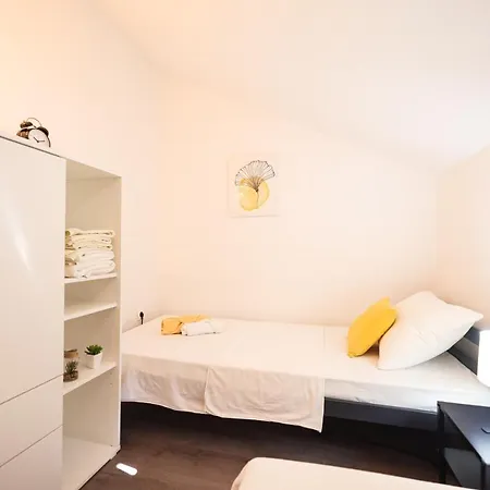 Apartment Old School